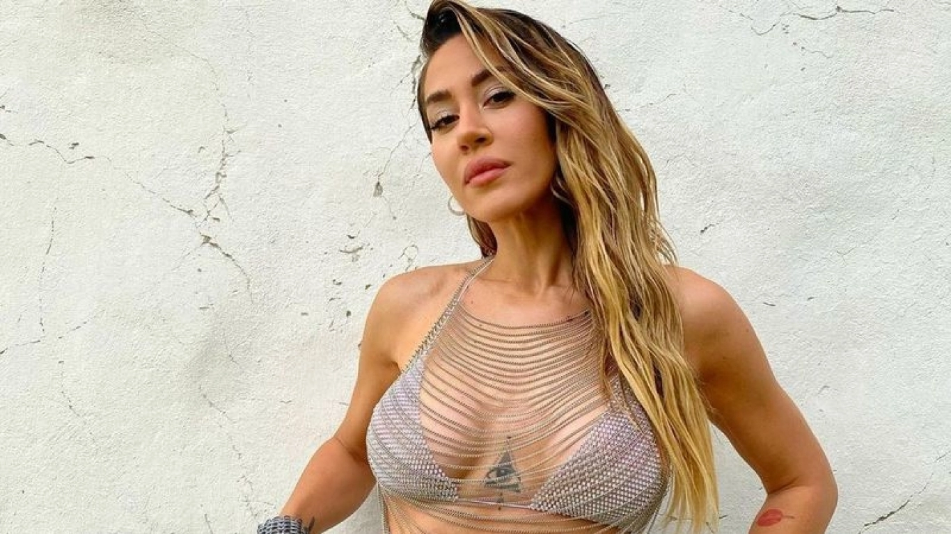 Se conoció quién es el hombre que fuma habanos y conquistó a Jimena Barón