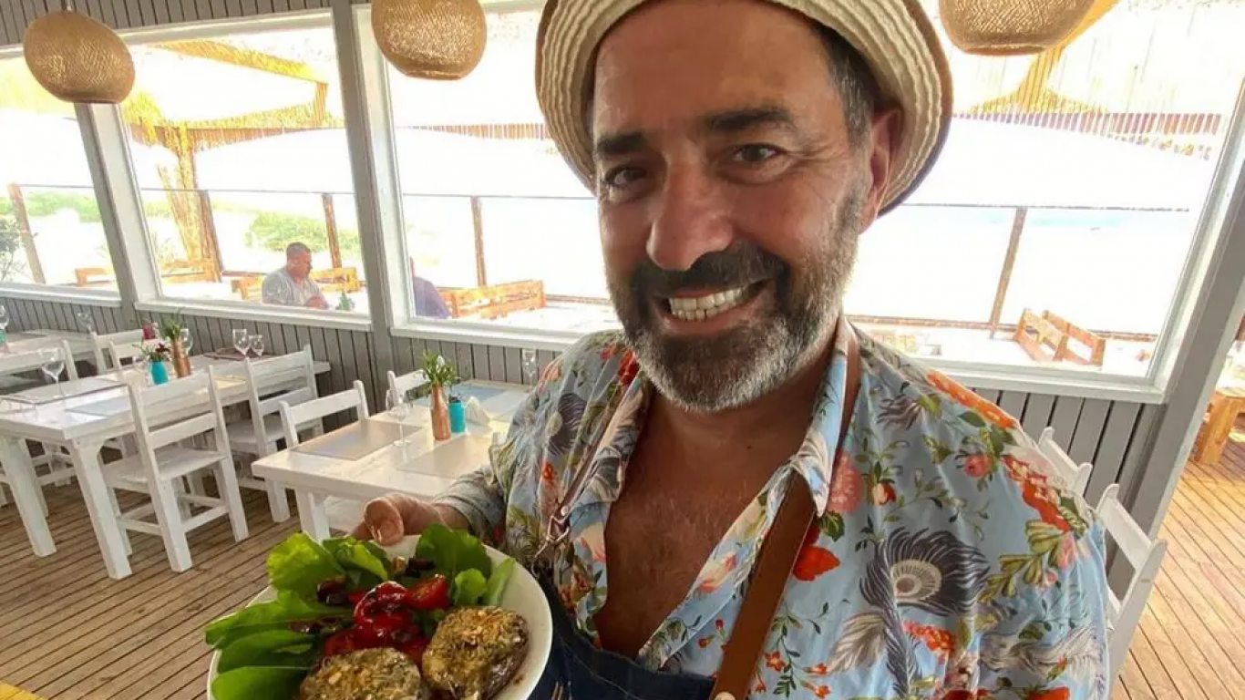 Mariano Iúdica abrió un bar en la playa y explicó por qué son altos los precios 
