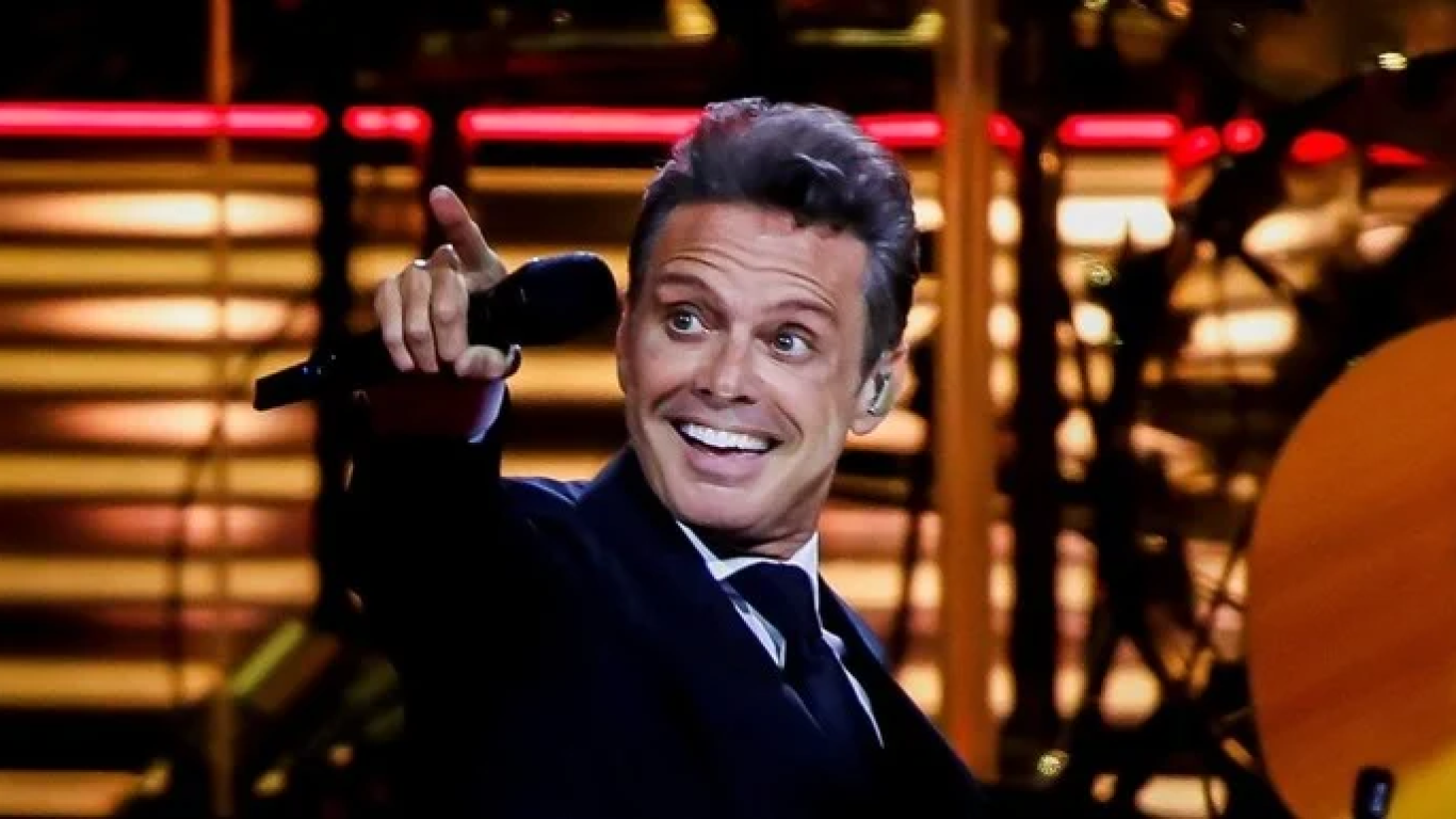 Esta fue la famosa que pasó por el hotel de Luis Miguel: ¿Se conocen?