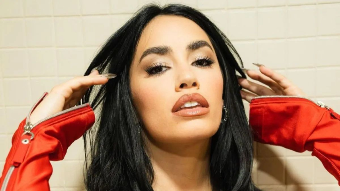 Lali tuvo que pedir una orden de restricción por un fan