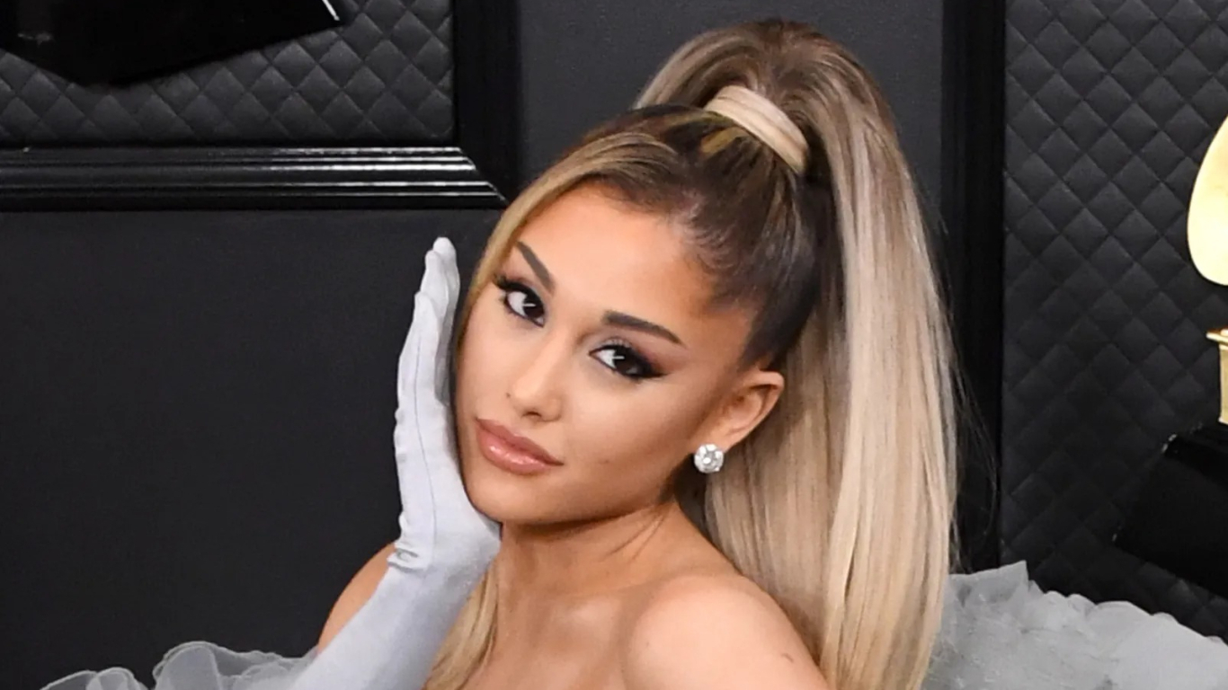Ariana Grande anunció su regreso musical en 2024